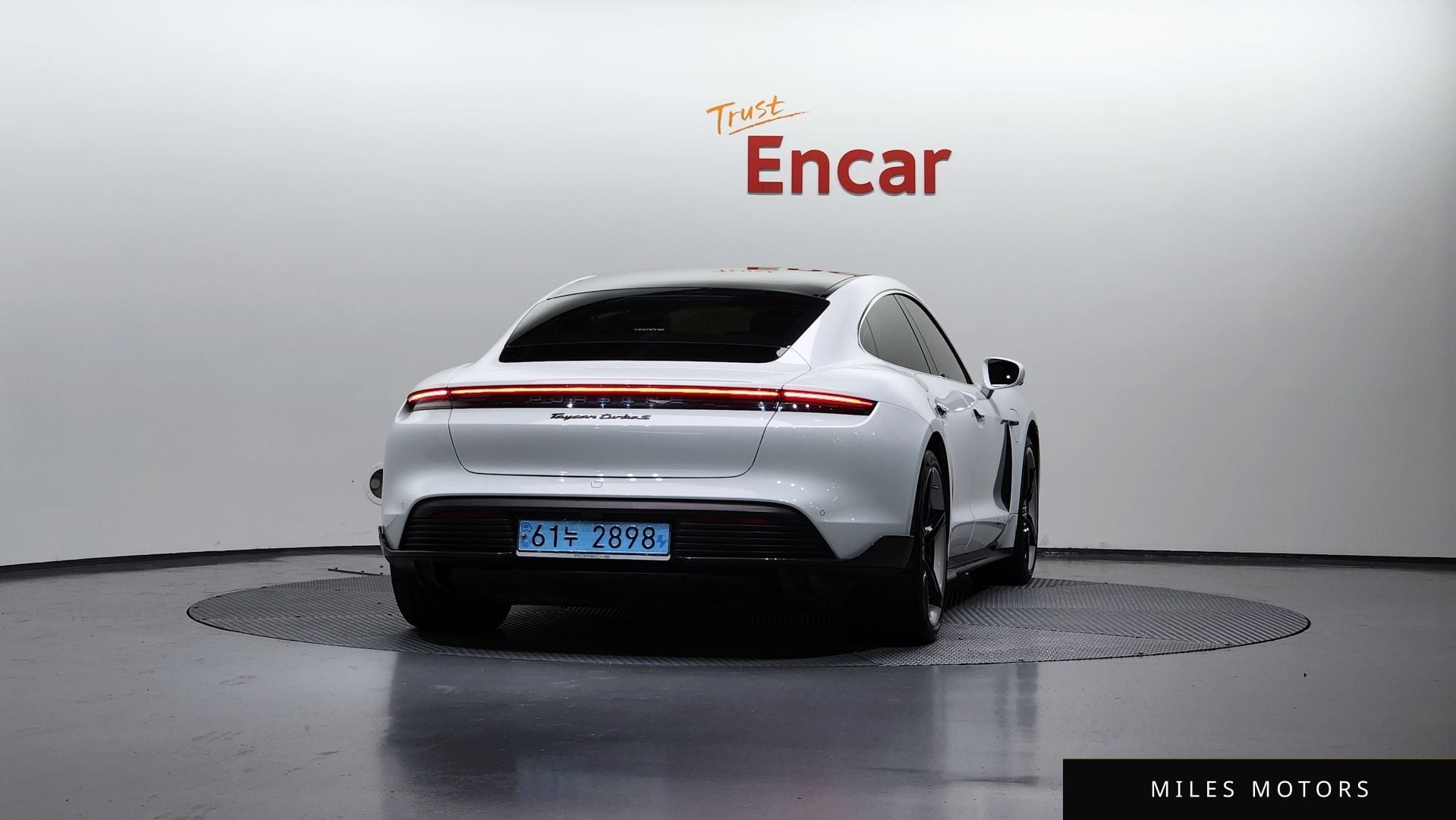 Porsche Taycan 2021 — миниатюра 4