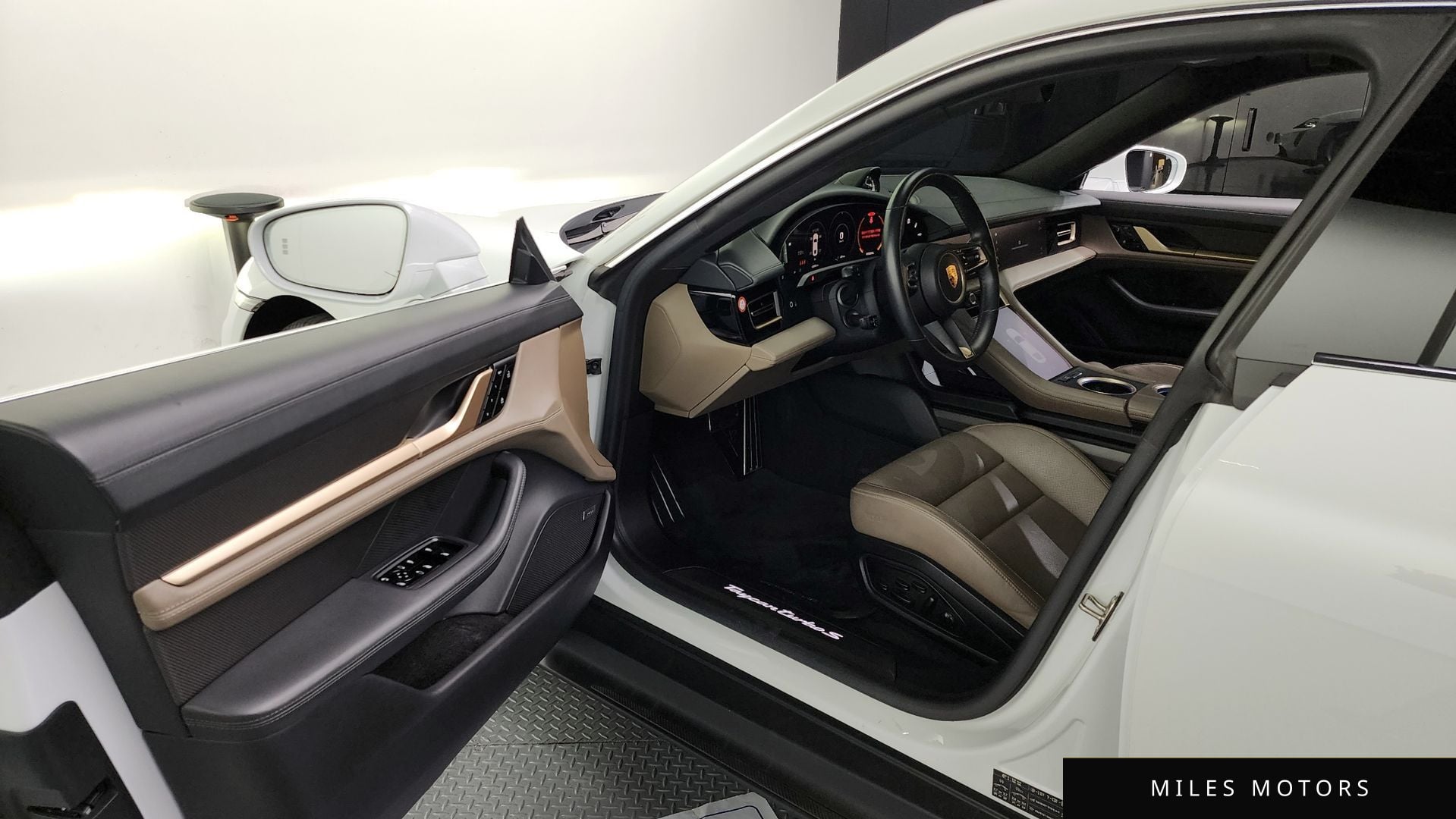 Porsche Taycan 2021 — миниатюра 10