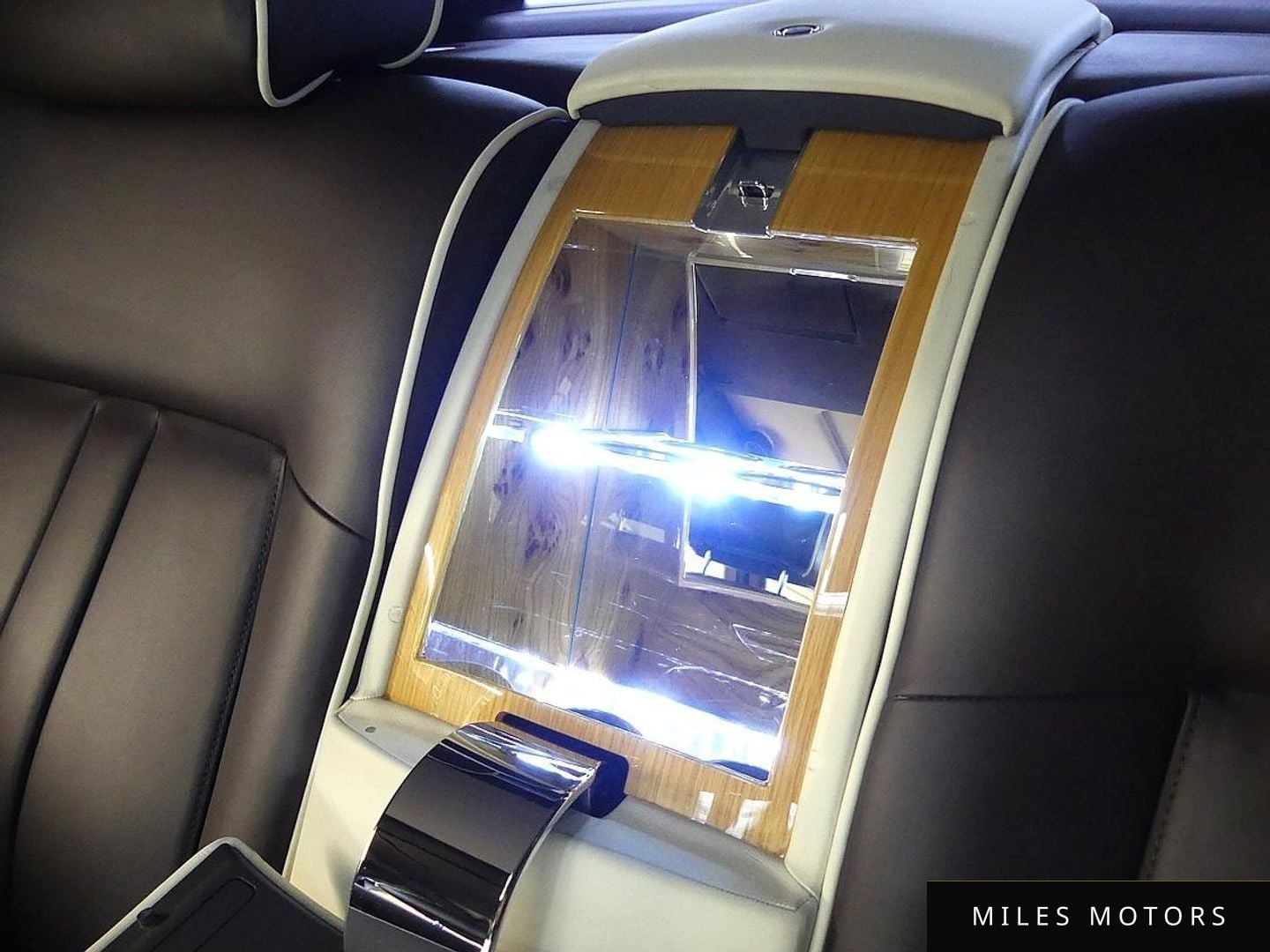 Rolls-Royce Phantom 2013 — миниатюра 17