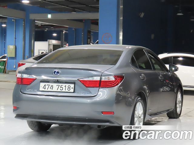 Лексус ES300h 2015 — миниатюра 4
