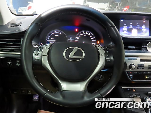 Лексус ES300h 2015 — миниатюра 15