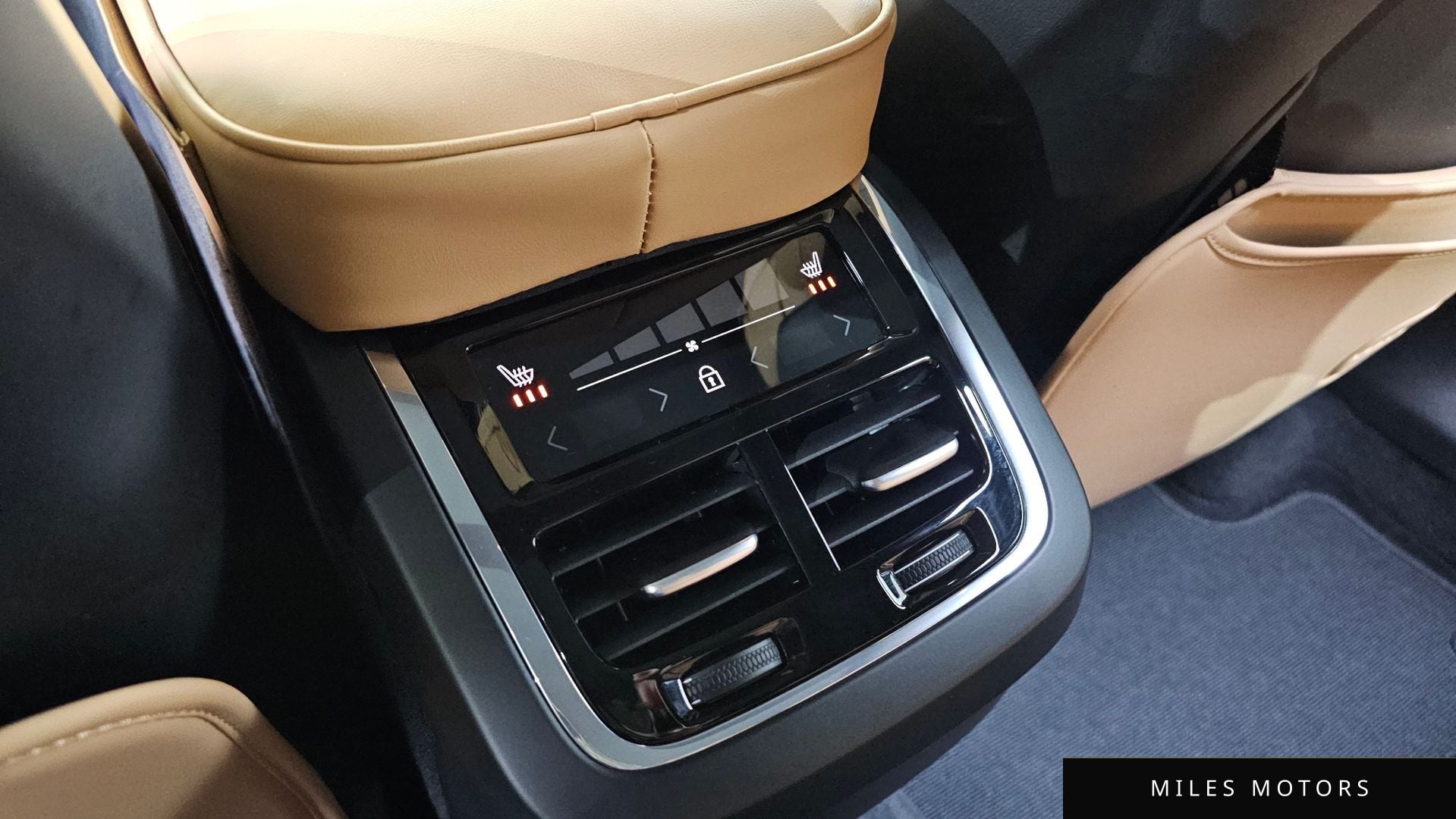 Volvo XC60 2024 — миниатюра 19