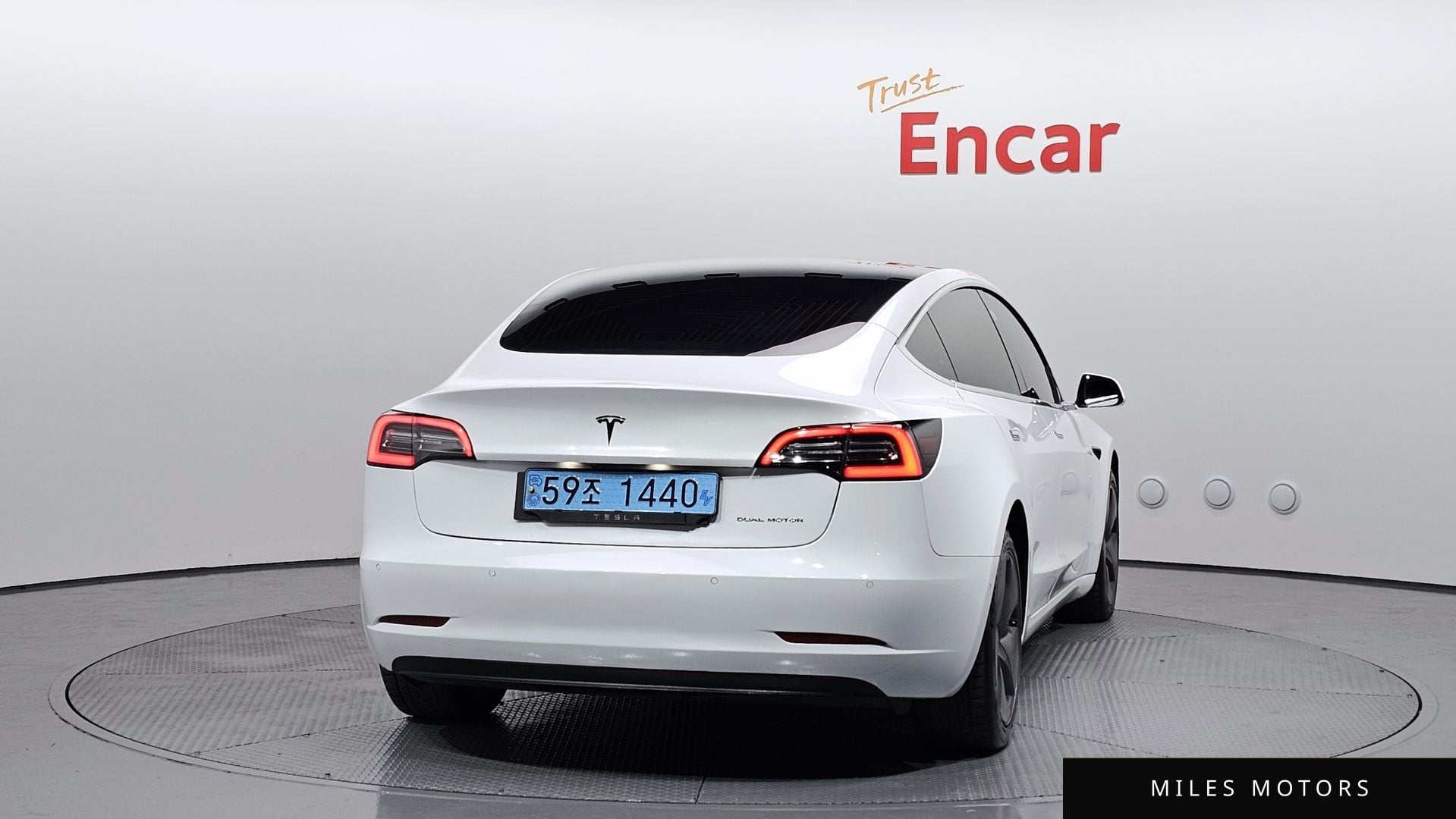 Tesla 모델 3 2020 — миниатюра 4