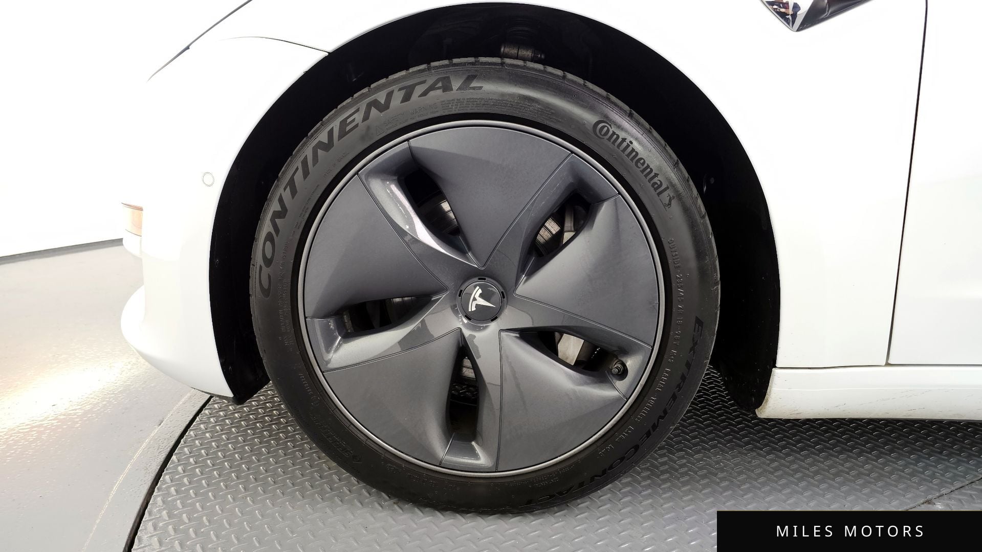 Tesla 모델 3 2020 — миниатюра 5