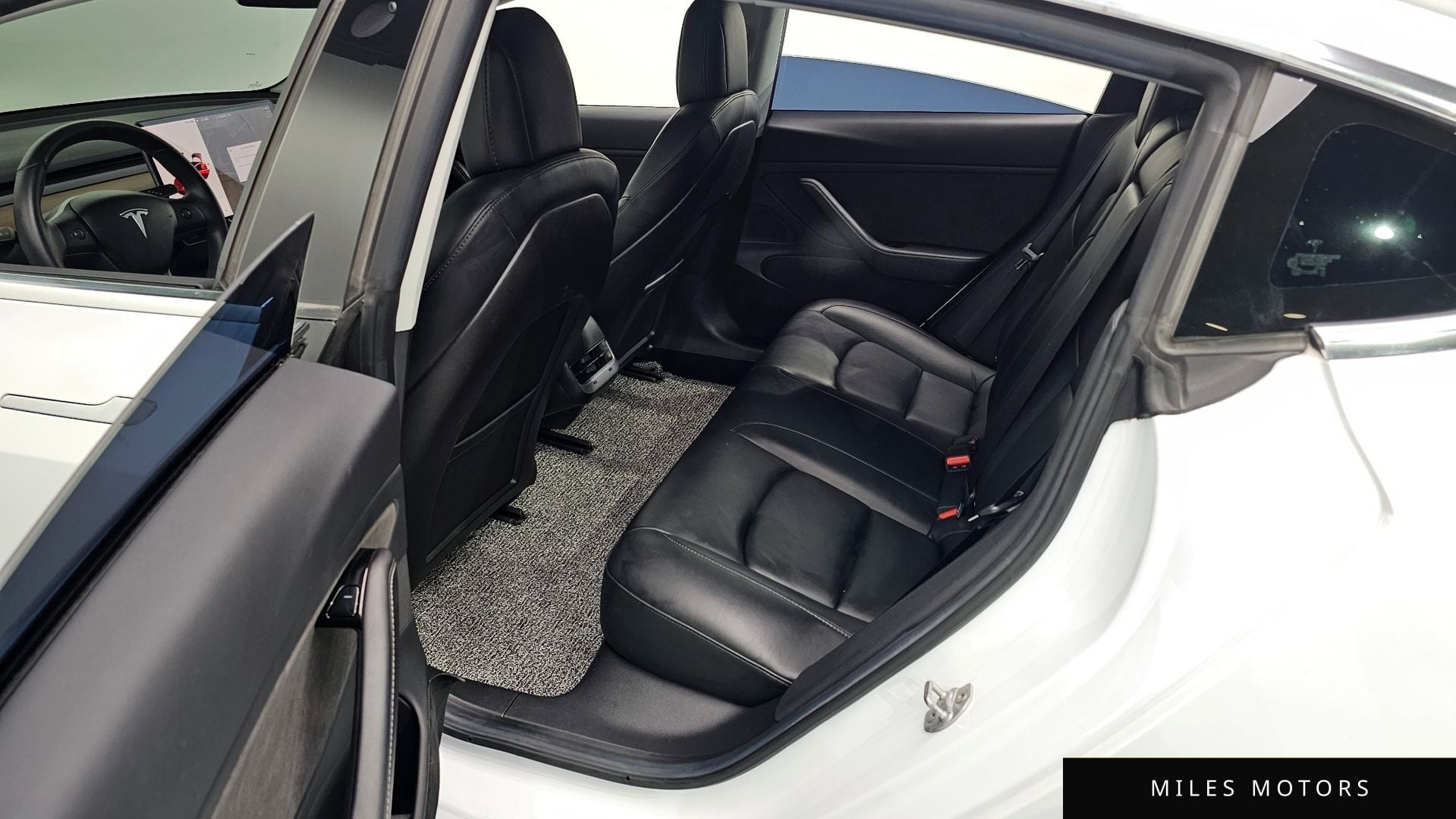 Tesla 모델 3 2020 — миниатюра 11