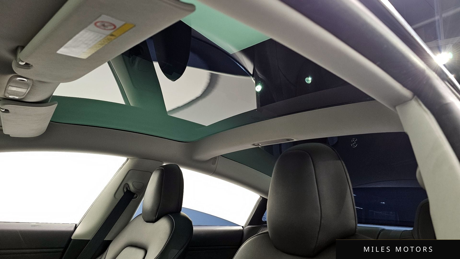 Tesla 모델 3 2020 — миниатюра 20