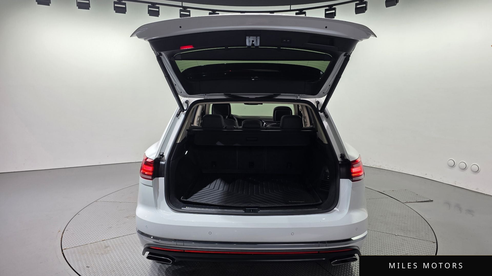 Volkswagen 투아렉 2021 — миниатюра 20