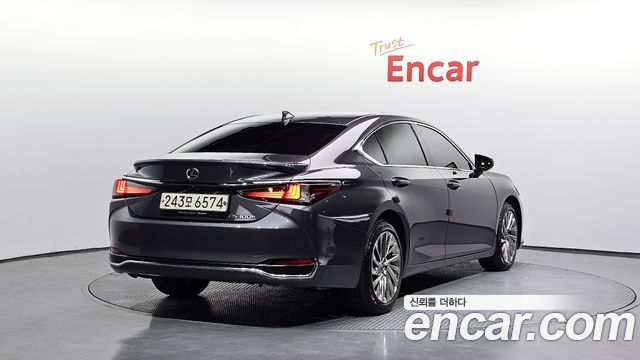 Лексус ES300h 2023 — миниатюра 2