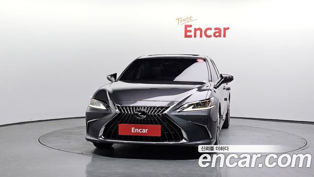 Лексус ES300h 2023 — миниатюра 3