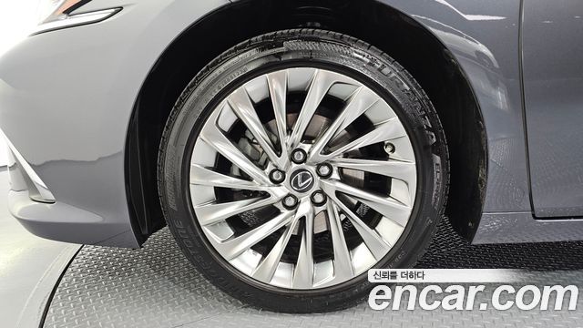 Лексус ES300h 2023 — миниатюра 5