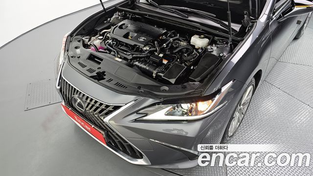 Лексус ES300h 2023 — миниатюра 6
