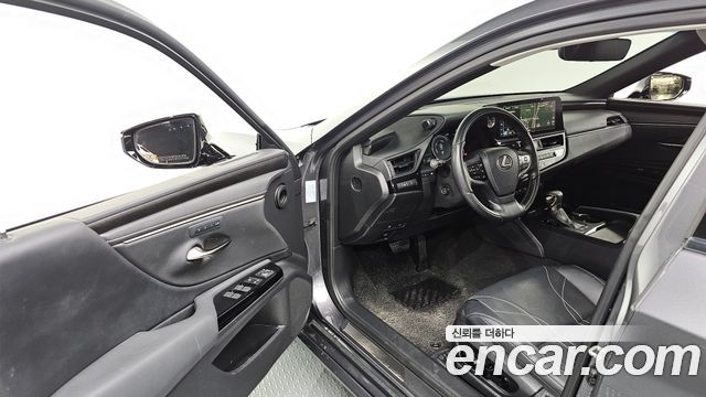 Лексус ES300h 2023 — миниатюра 10