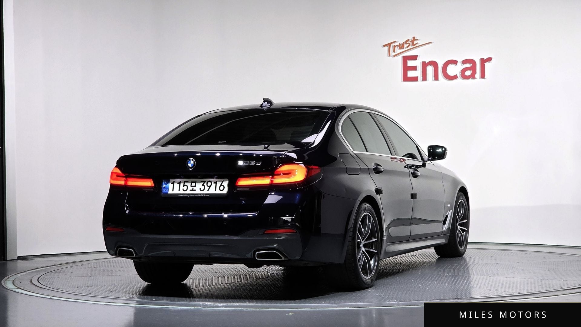 BMW 5 Series (G30) 2021 — миниатюра 2