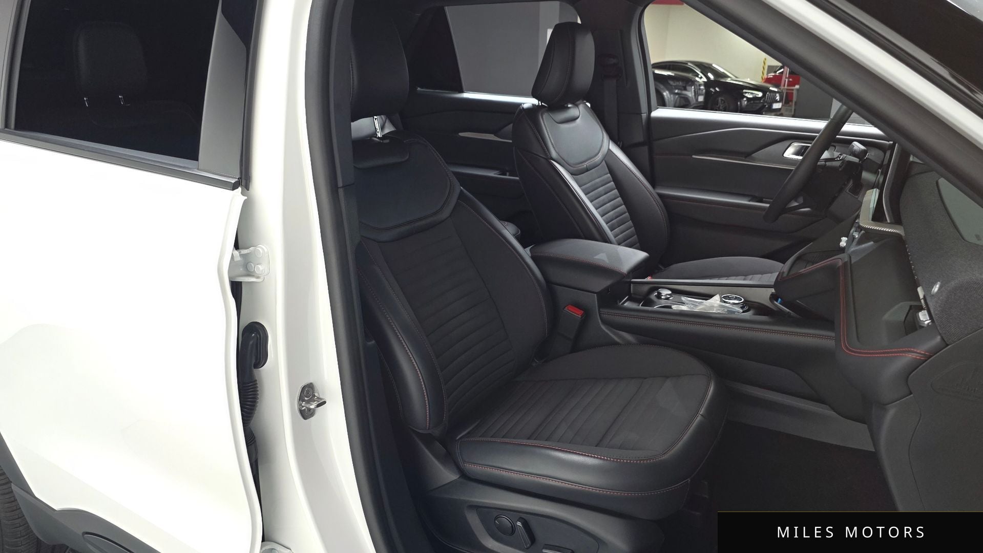 Ford Explorer 2025 — миниатюра 9