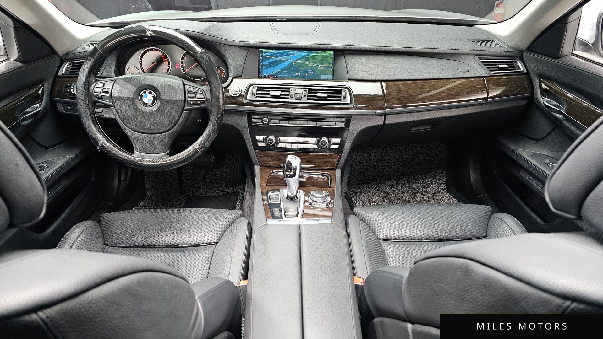 BMW 7 Series (F01) 2010 — миниатюра 7