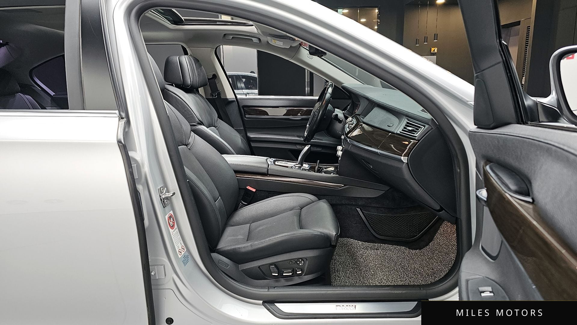 BMW 7 Series (F01) 2010 — миниатюра 10