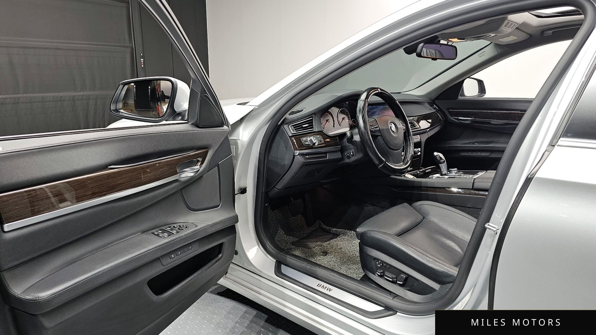 BMW 7 Series (F01) 2010 — миниатюра 11