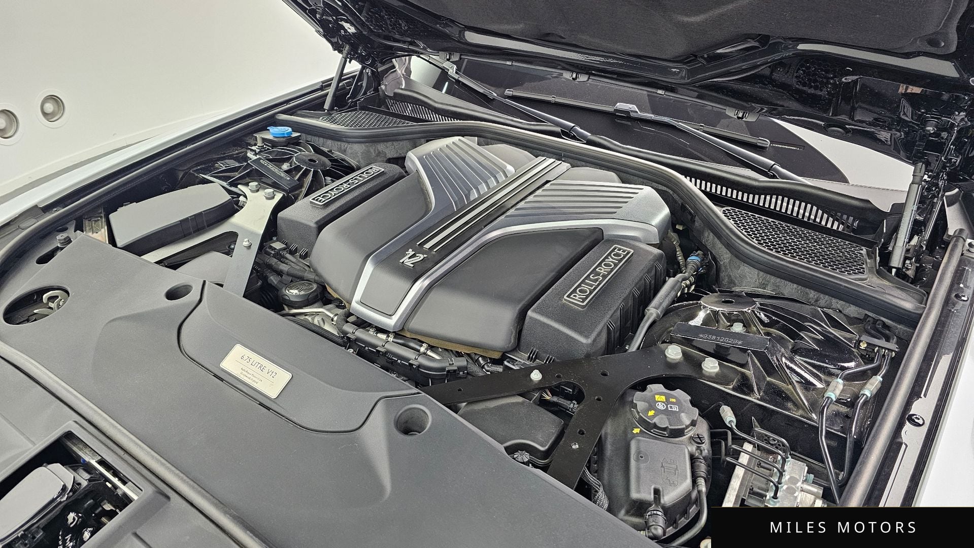 Rolls-Royce 고스트 2024 — миниатюра 6