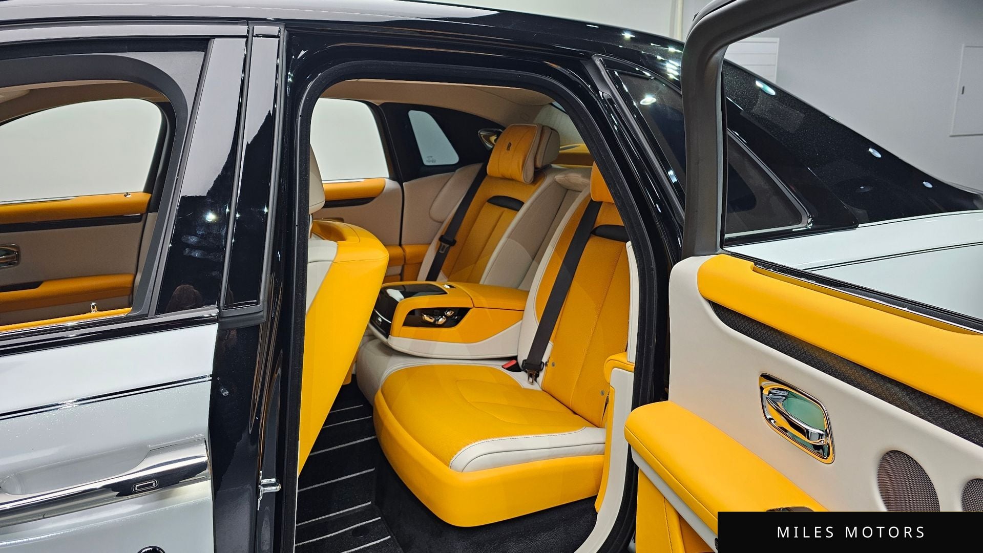 Rolls-Royce 고스트 2024 — миниатюра 12