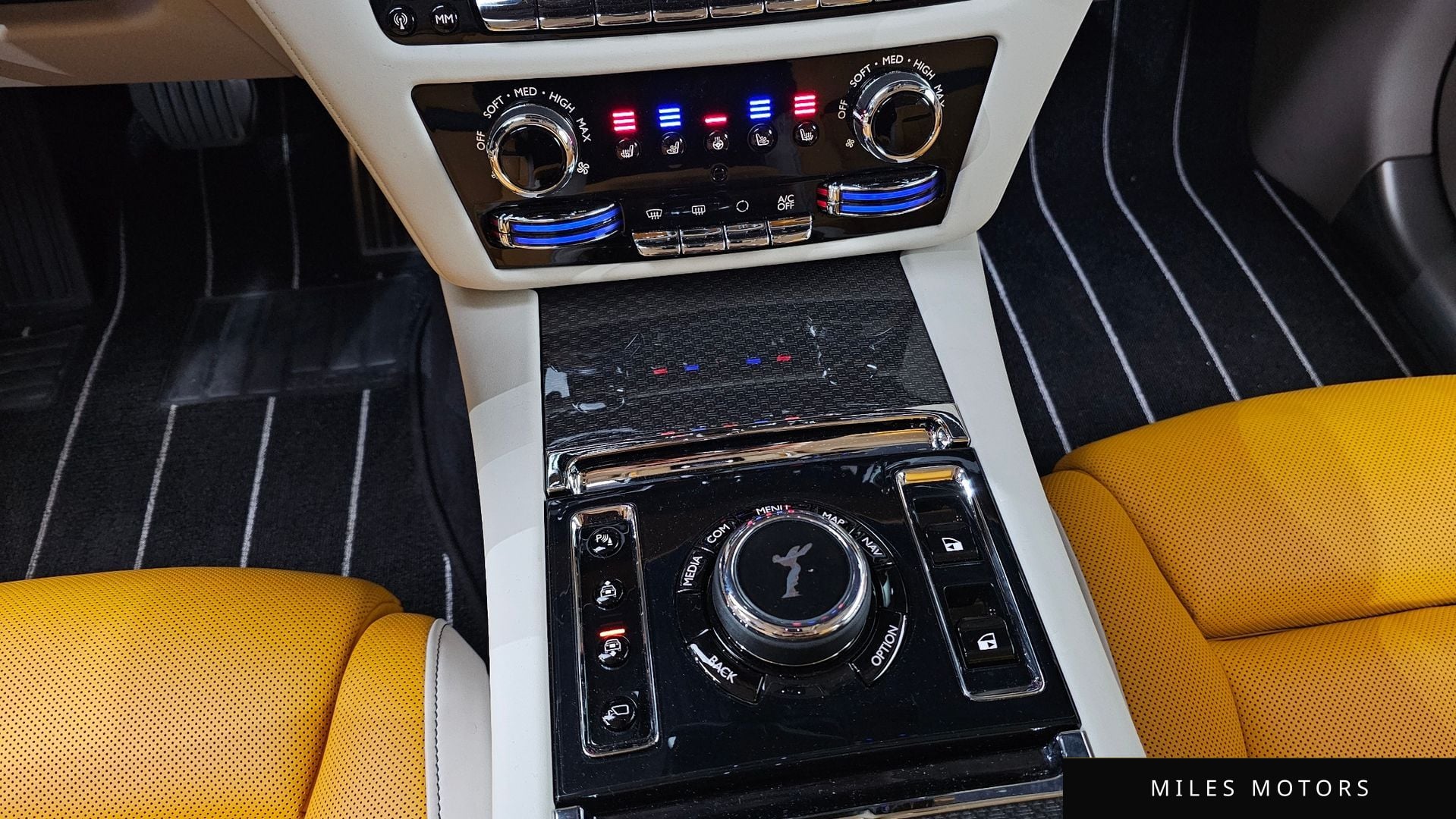Rolls-Royce 고스트 2024 — миниатюра 17