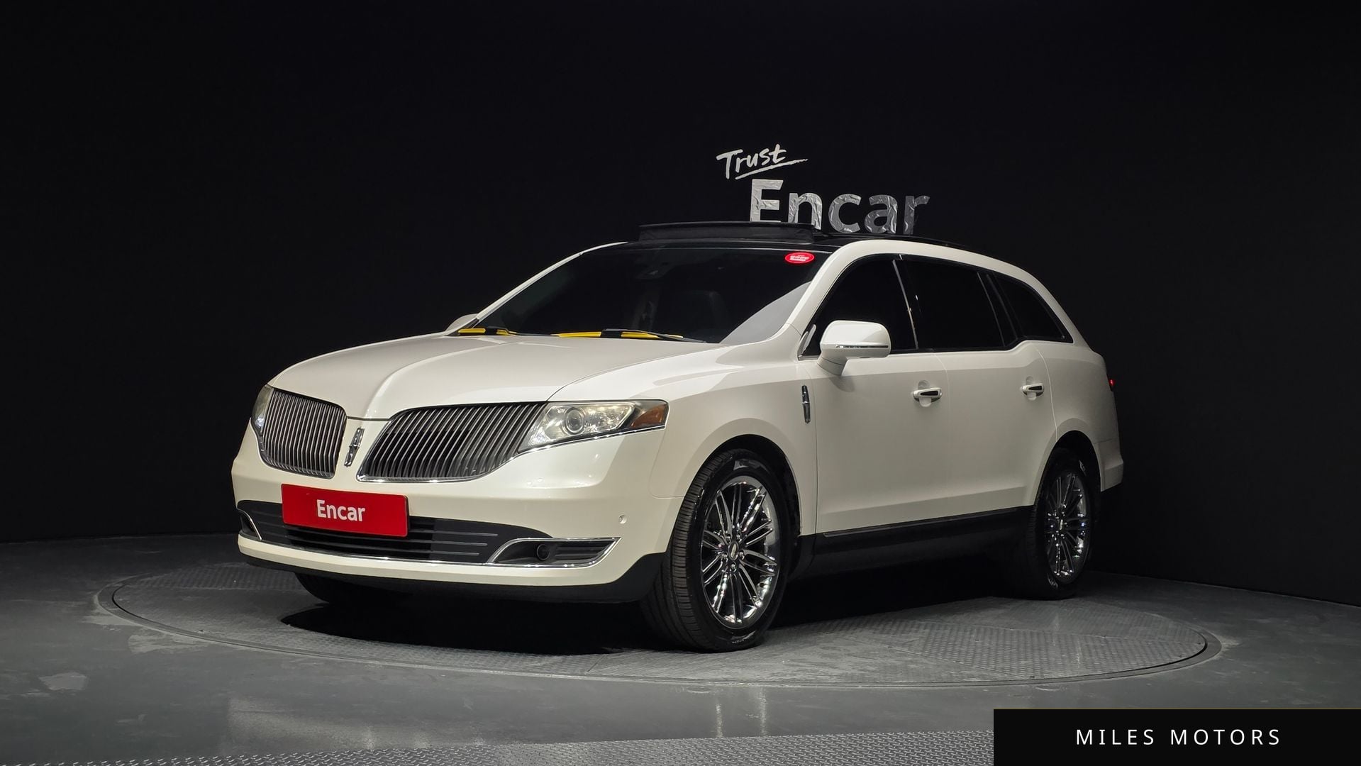 Lincoln MKT 2014 — фото 1 из 12
