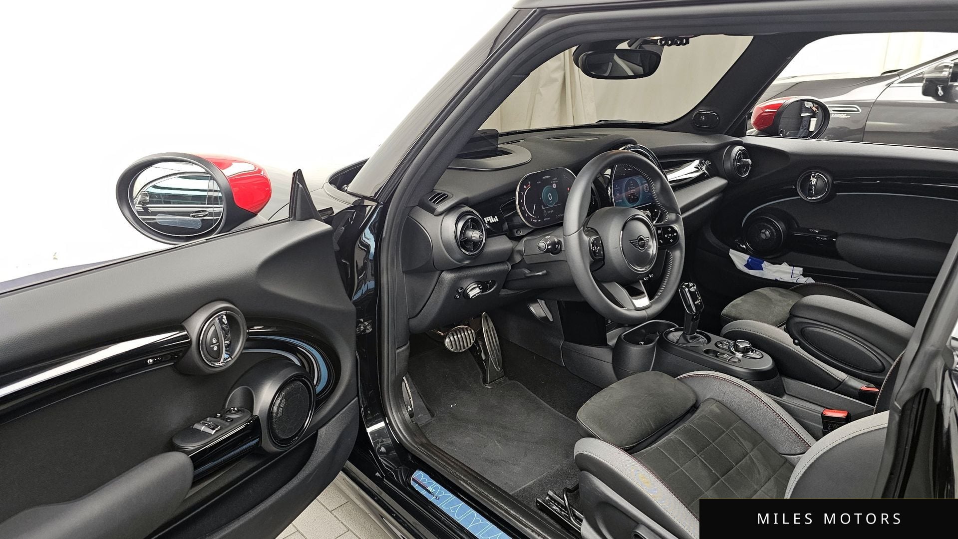 MINI Cooper S 2023 — миниатюра 10
