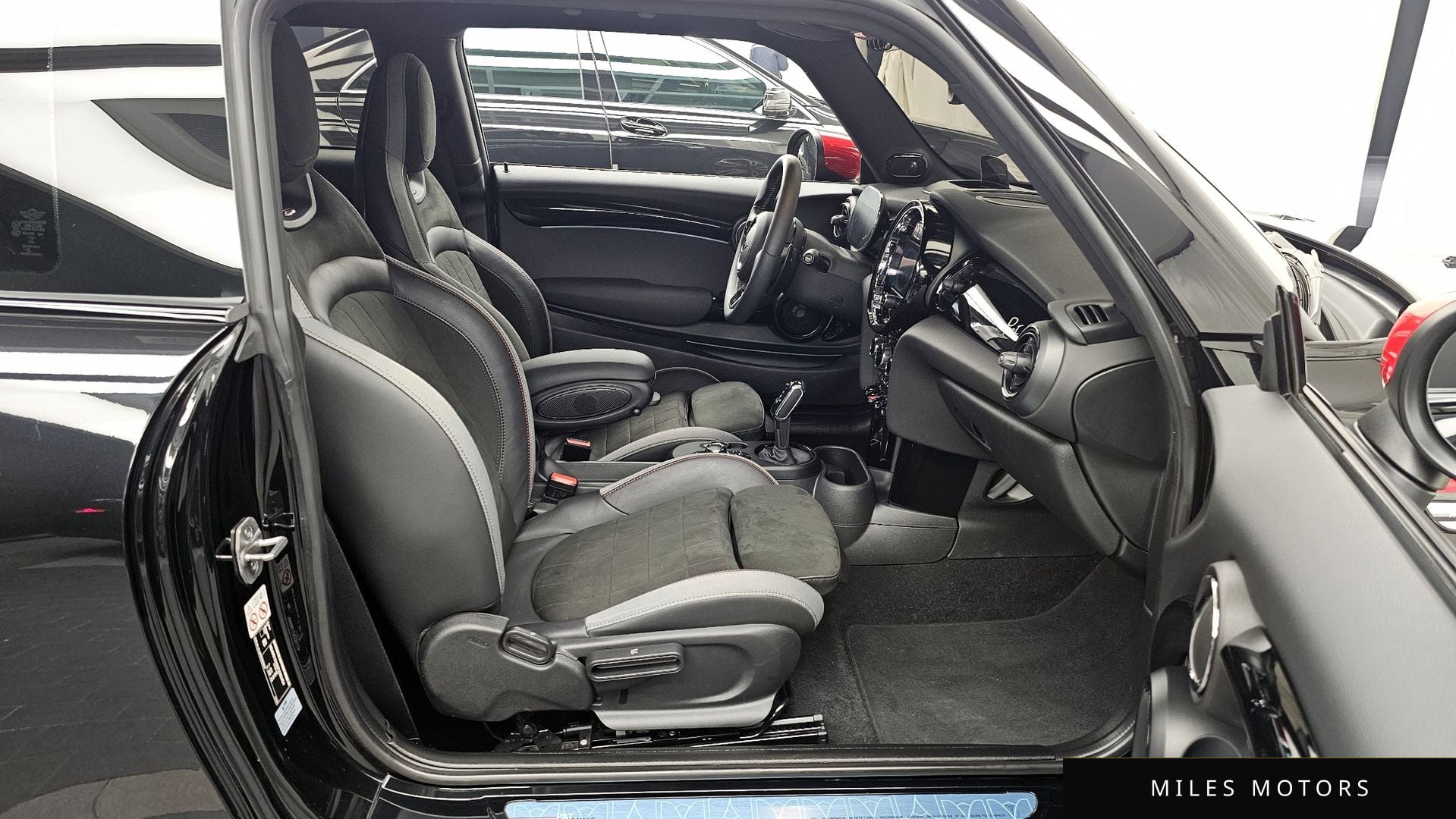 MINI Cooper S 2023 — миниатюра 11
