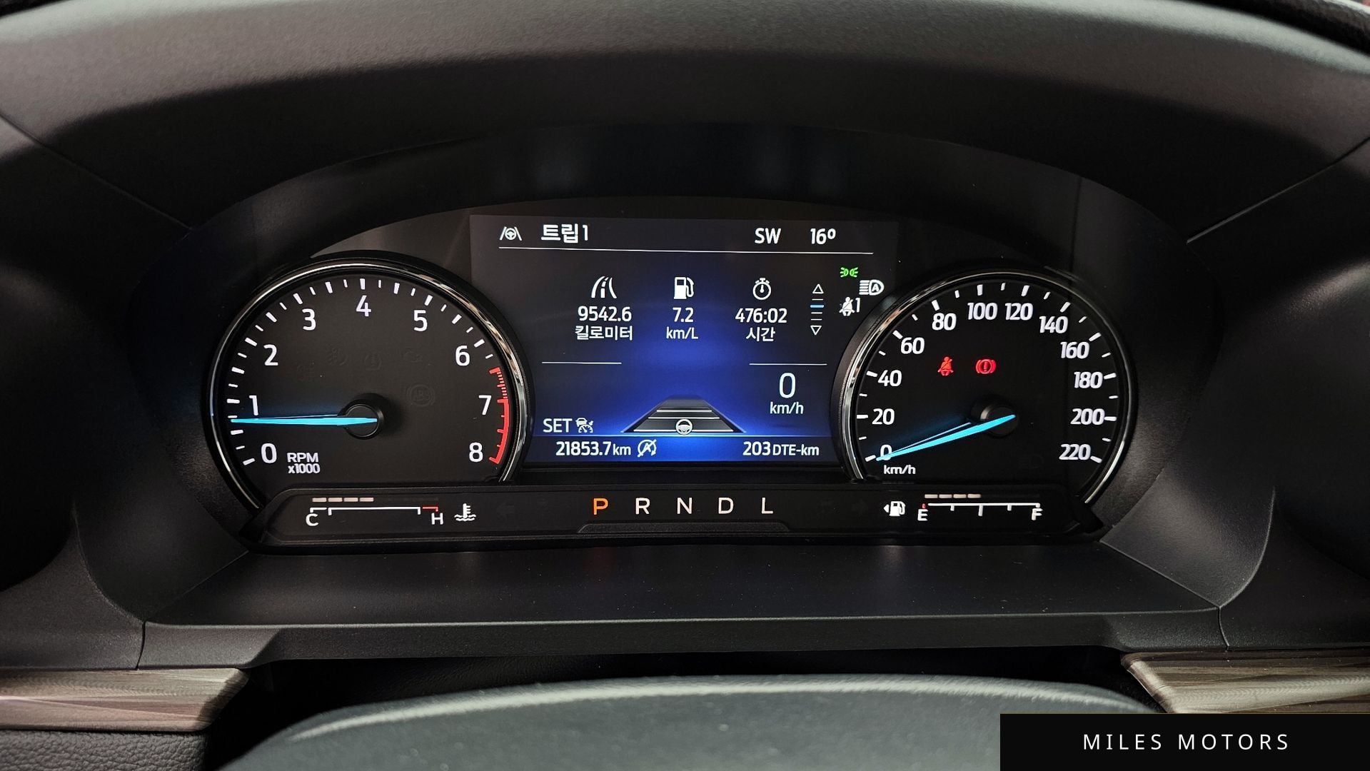 Ford Explorer 2022 — миниатюра 8