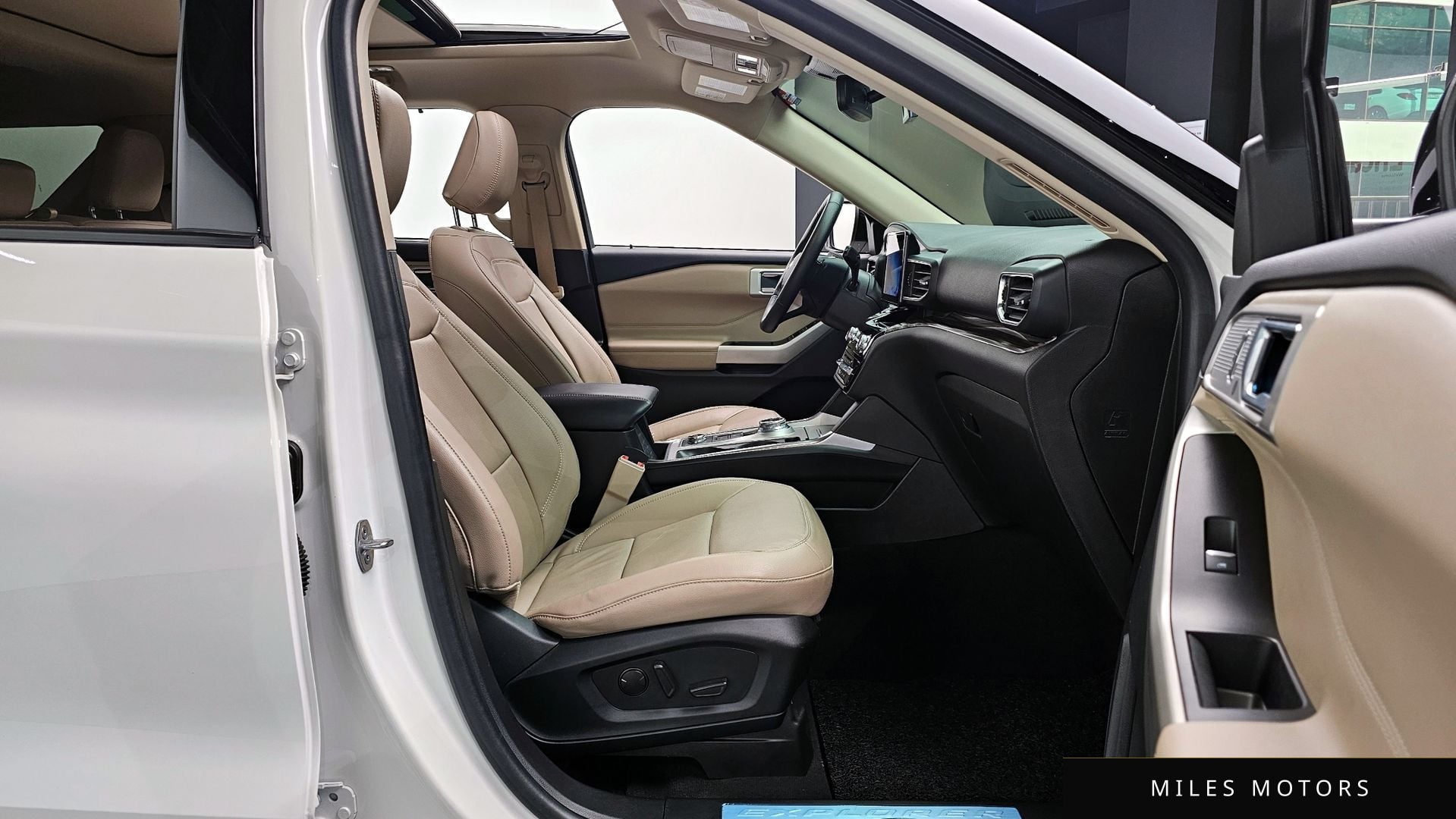 Ford Explorer 2022 — миниатюра 10