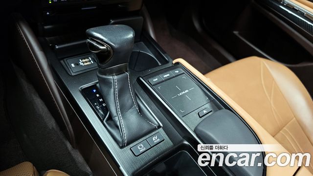 Лексус ES300h 2019 — миниатюра 9
