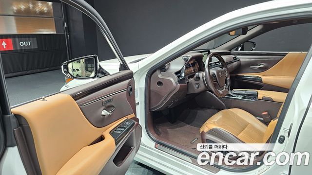Лексус ES300h 2019 — миниатюра 11