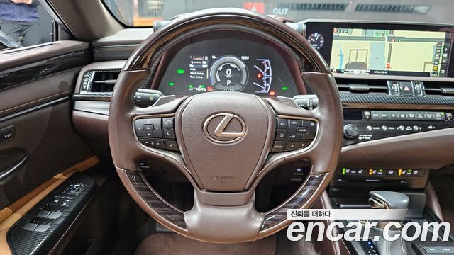 Лексус ES300h 2019 — миниатюра 13