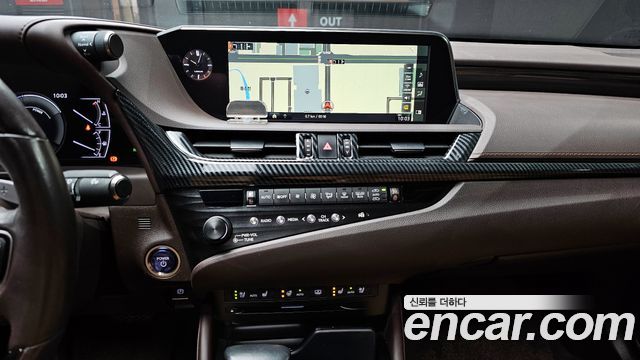 Лексус ES300h 2019 — миниатюра 14