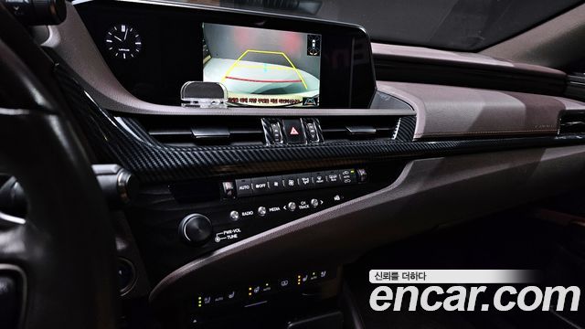 Лексус ES300h 2019 — миниатюра 15