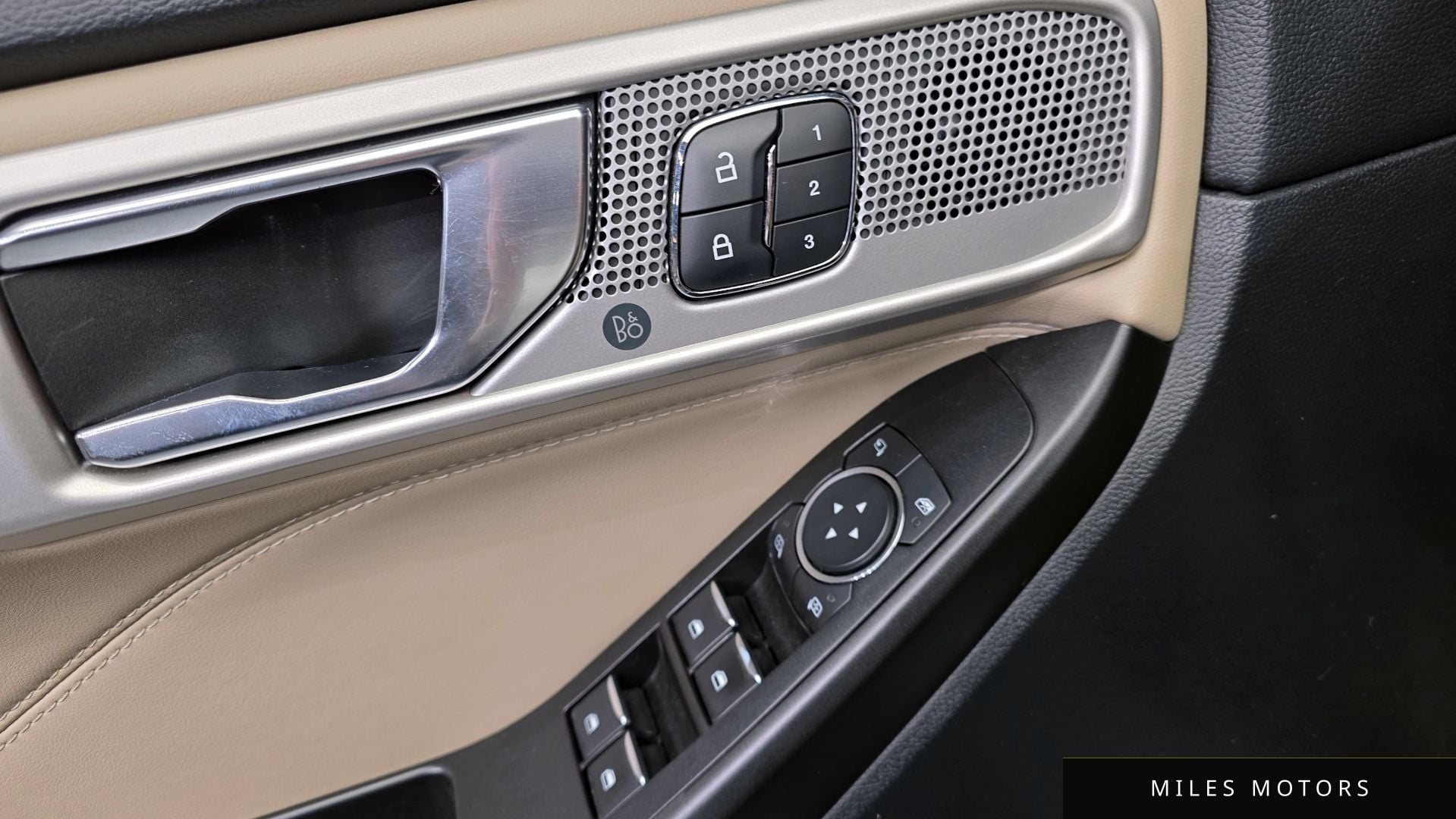 Ford Explorer 2020 — миниатюра 14
