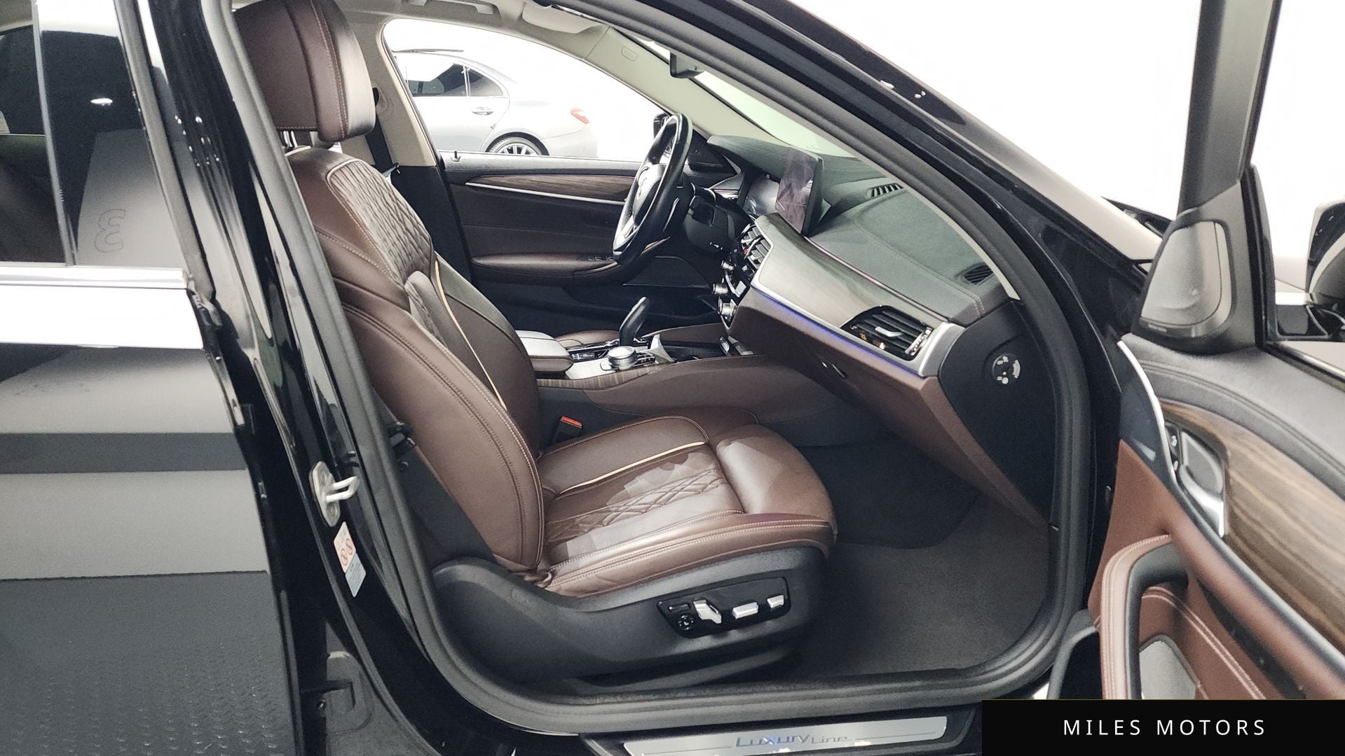 BMW 5 Series (G30) 2021 — миниатюра 11