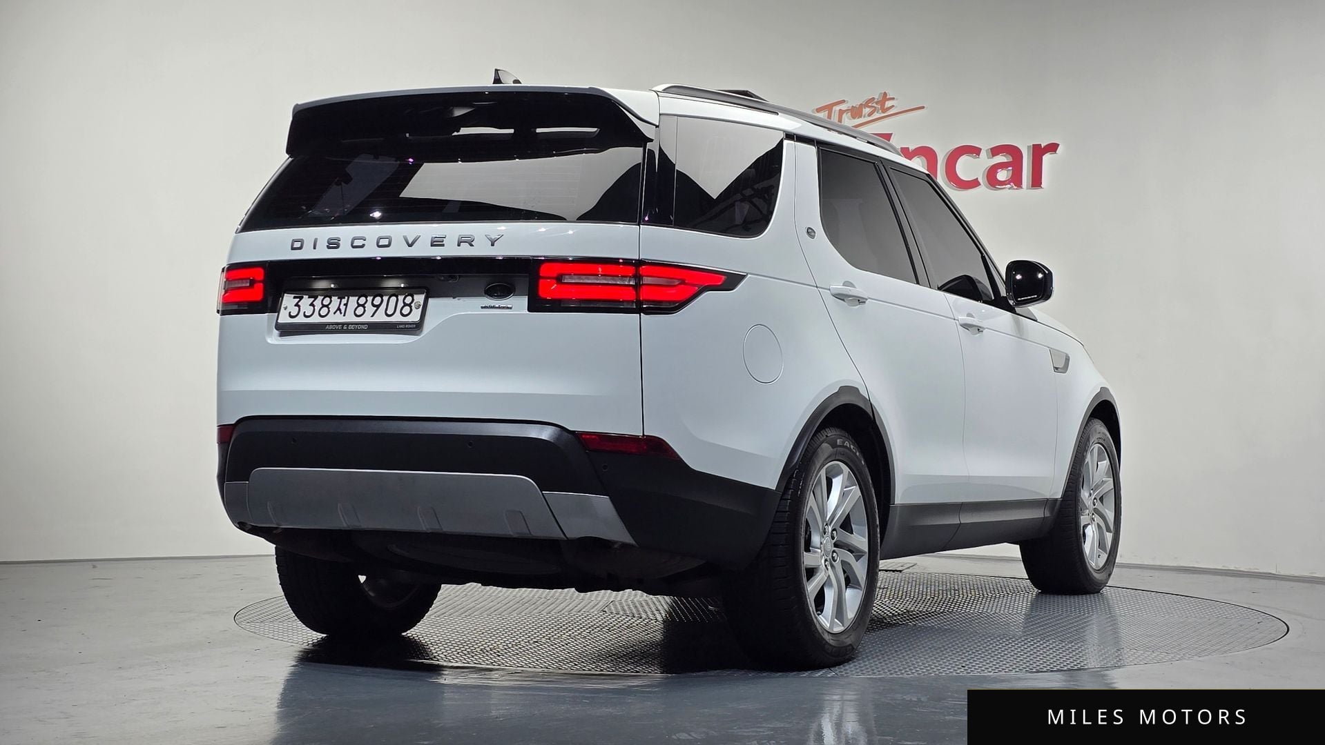 Land Rover Discovery 2018 — миниатюра 2
