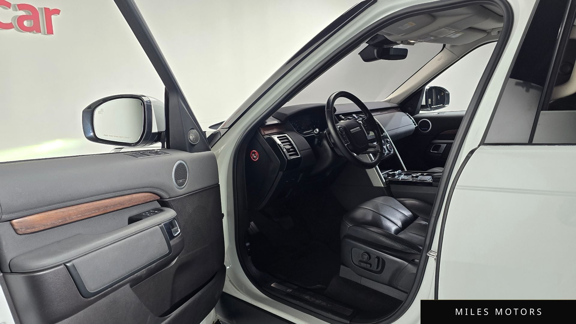 Land Rover Discovery 2018 — миниатюра 10