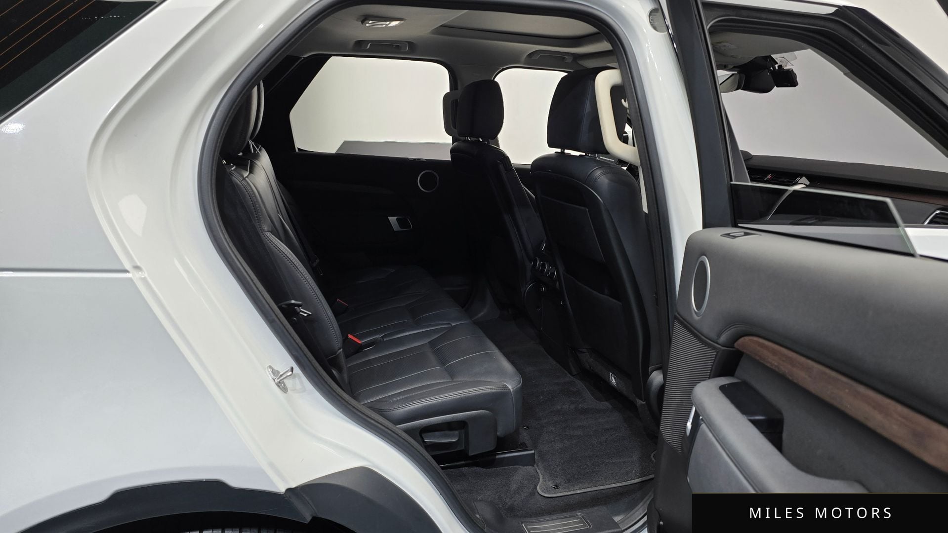 Land Rover Discovery 2018 — миниатюра 12