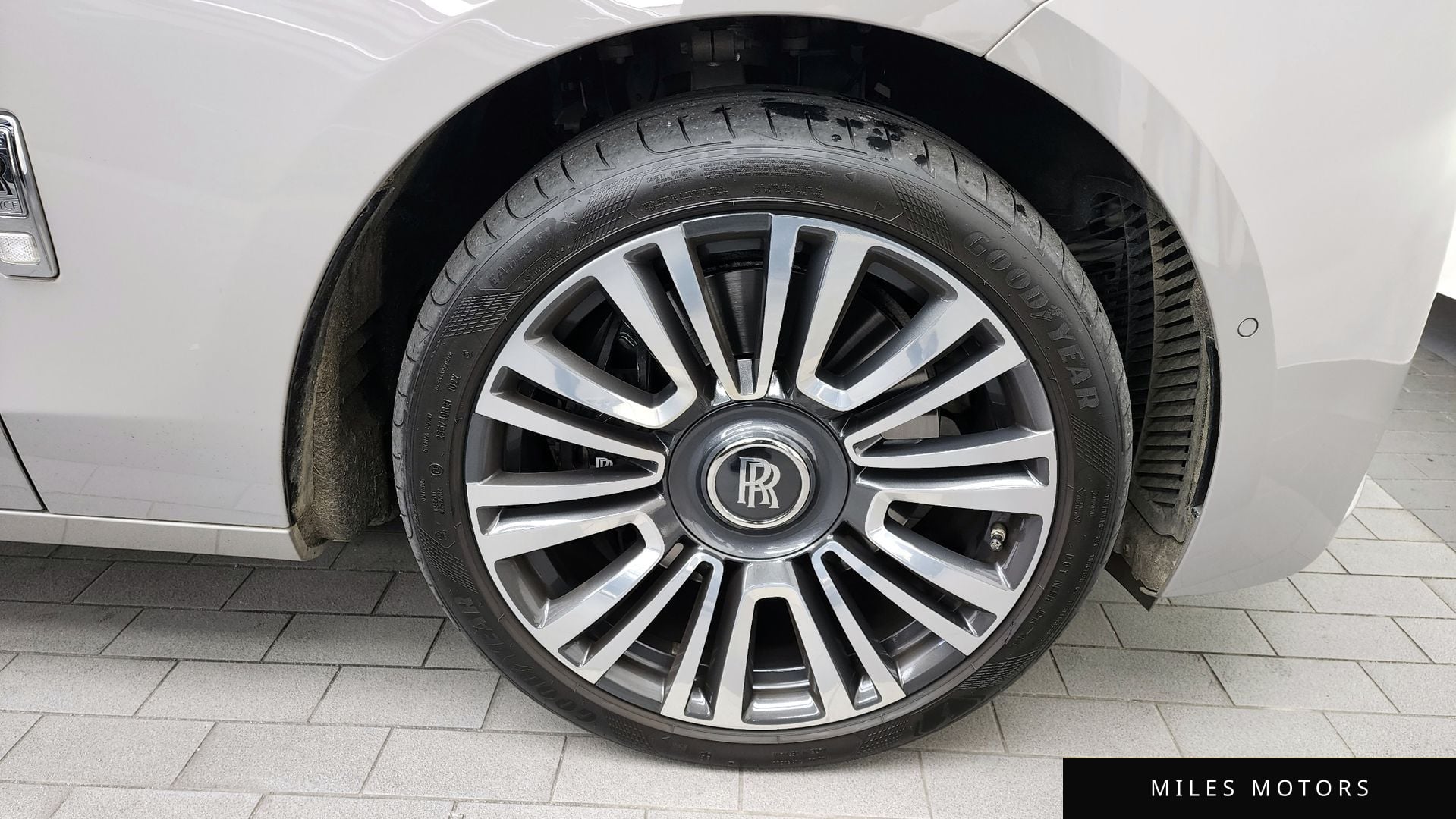 Rolls-Royce 고스트 2022 — миниатюра 5