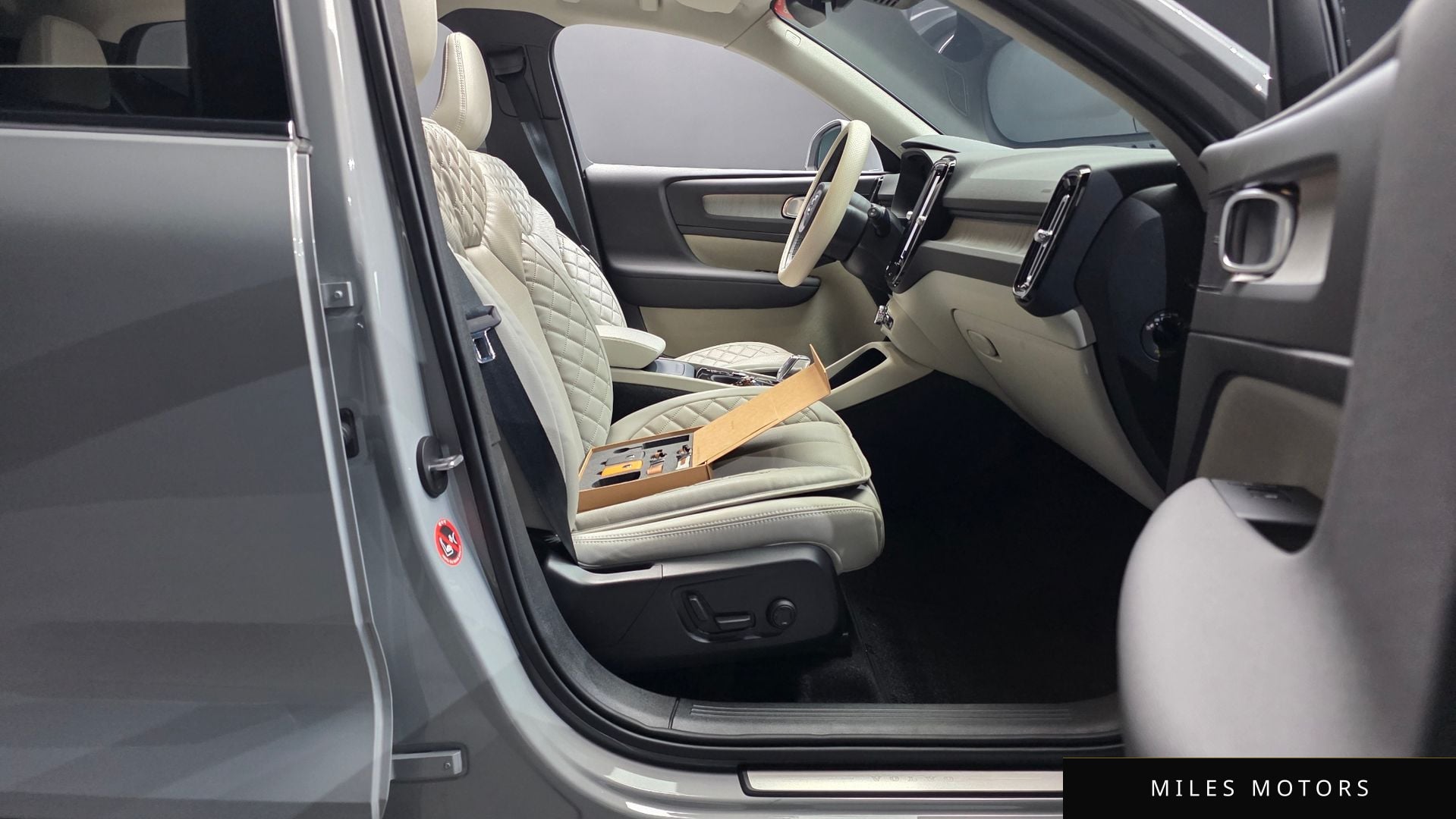 Volvo XC40 2025 — миниатюра 10