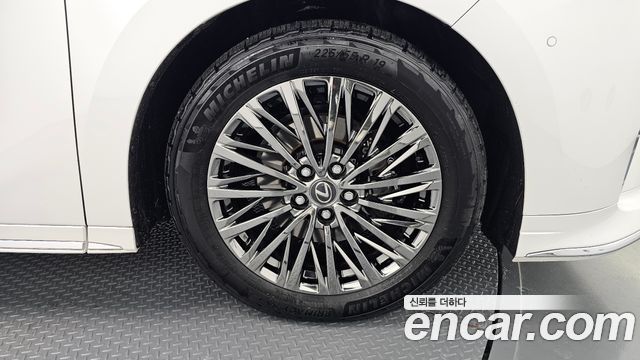 Лексус LM 2025 — миниатюра 5