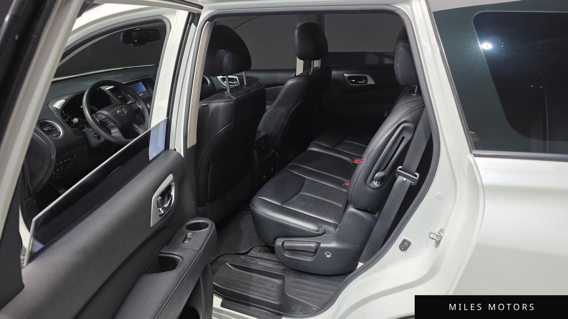 Nissan Pathfinder 2016 — миниатюра 11