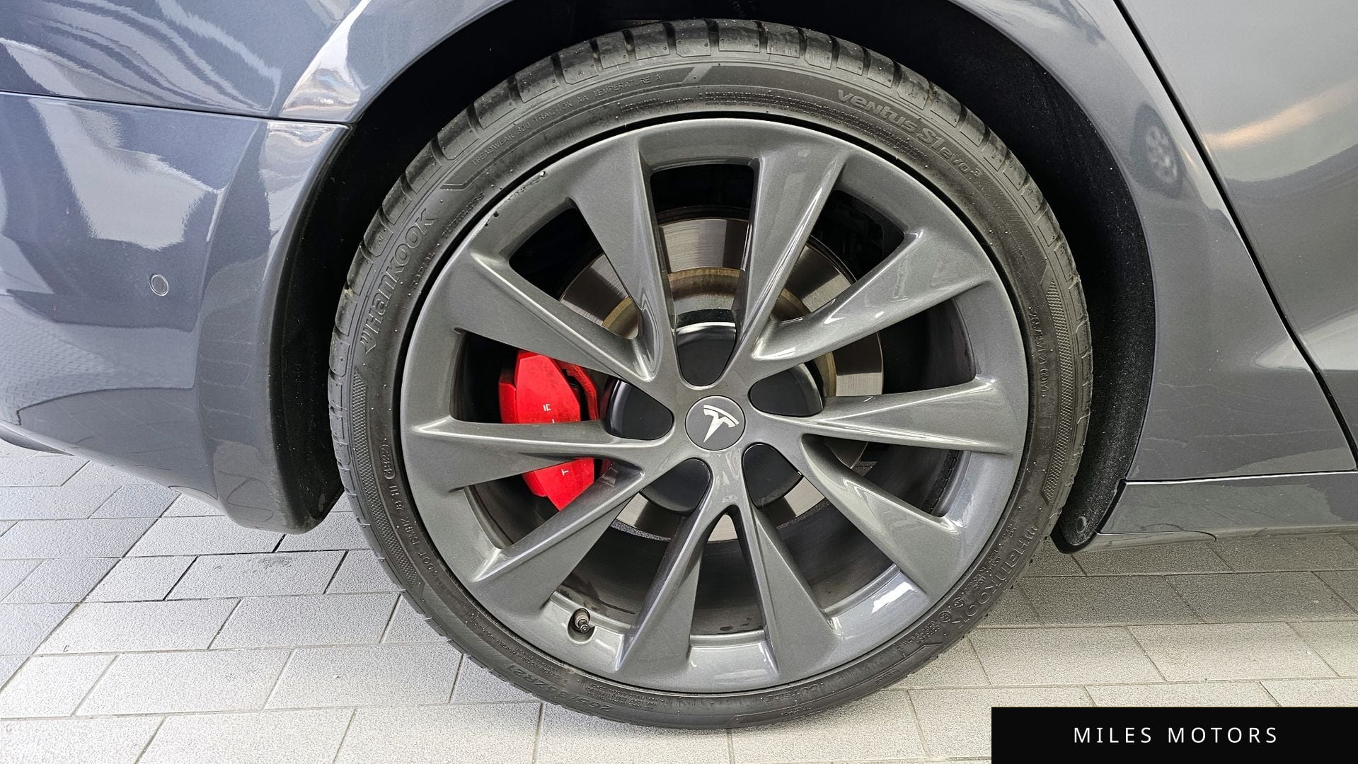 Tesla Model S 2020 — миниатюра 5