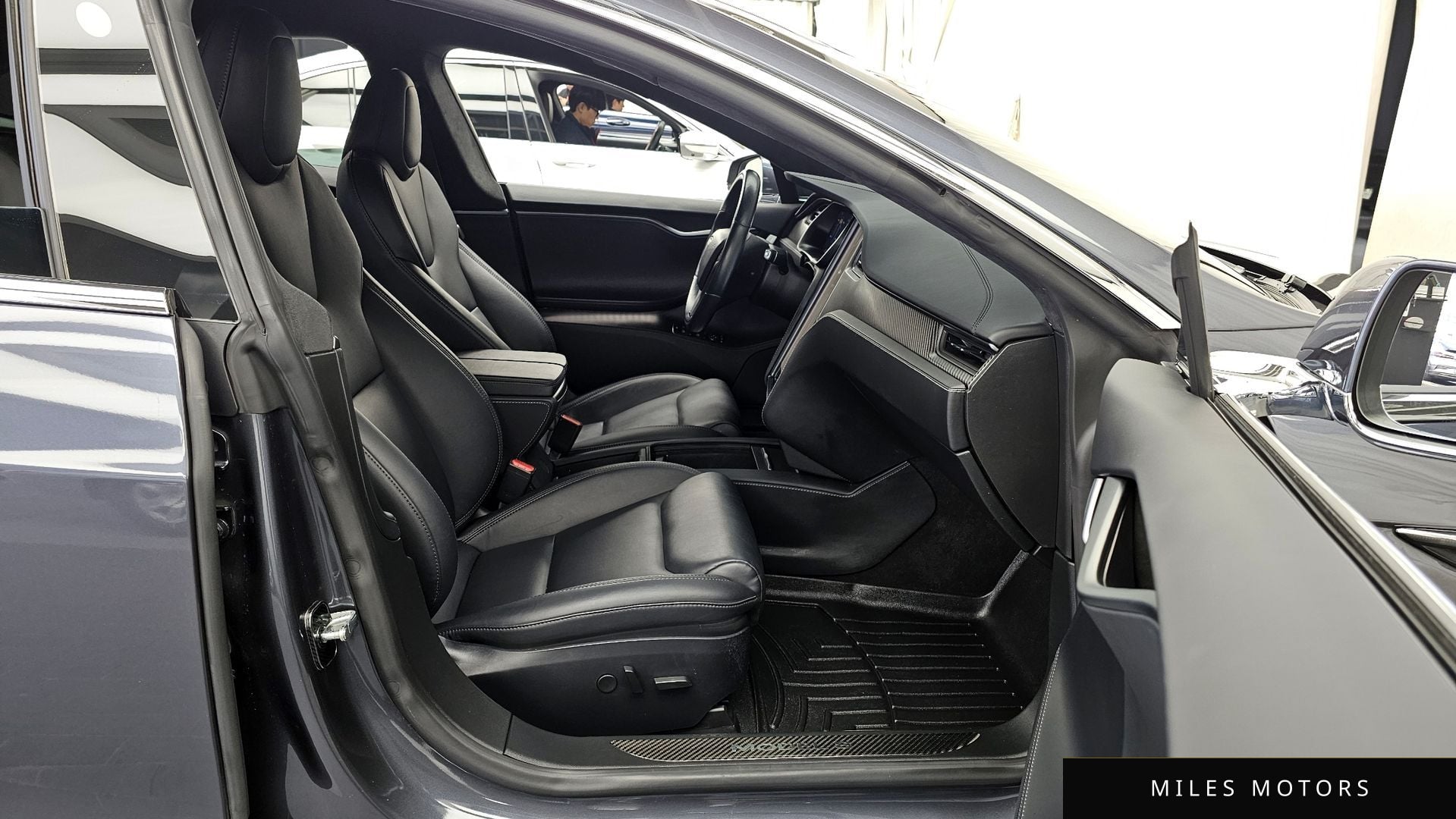 Tesla Model S 2020 — миниатюра 11