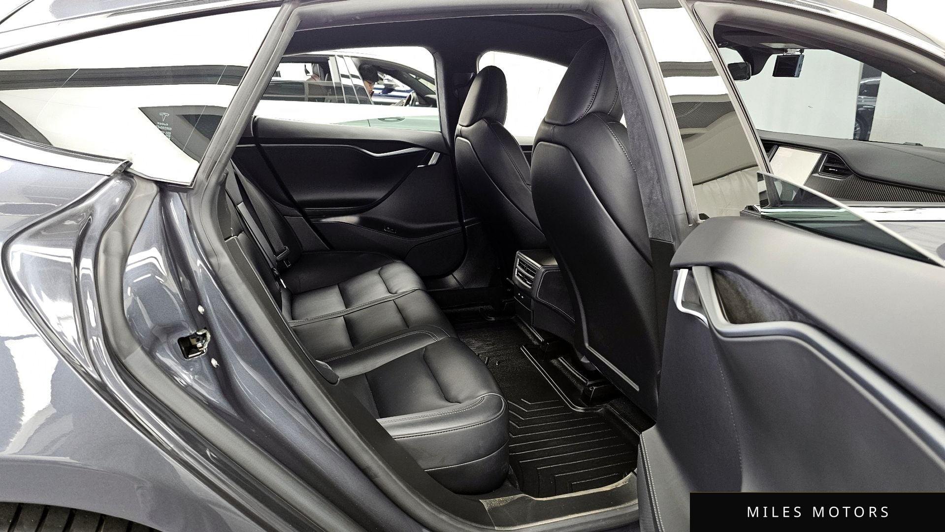 Tesla Model S 2020 — миниатюра 12