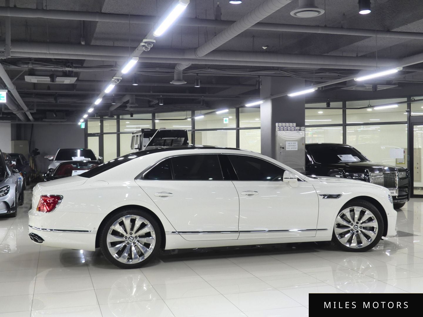 Bentley Flying Spur 2021 — миниатюра 2