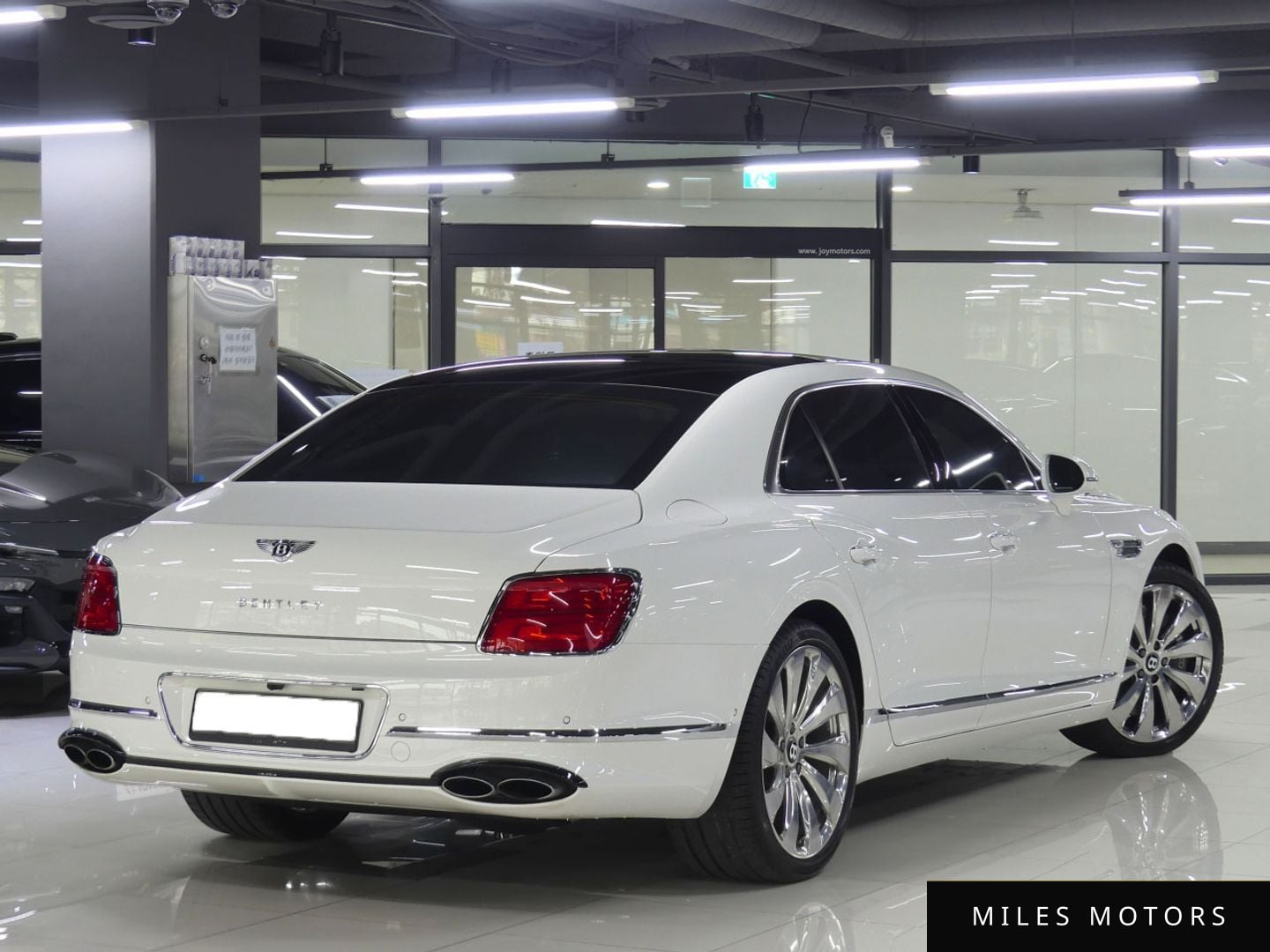 Bentley Flying Spur 2021 — миниатюра 3