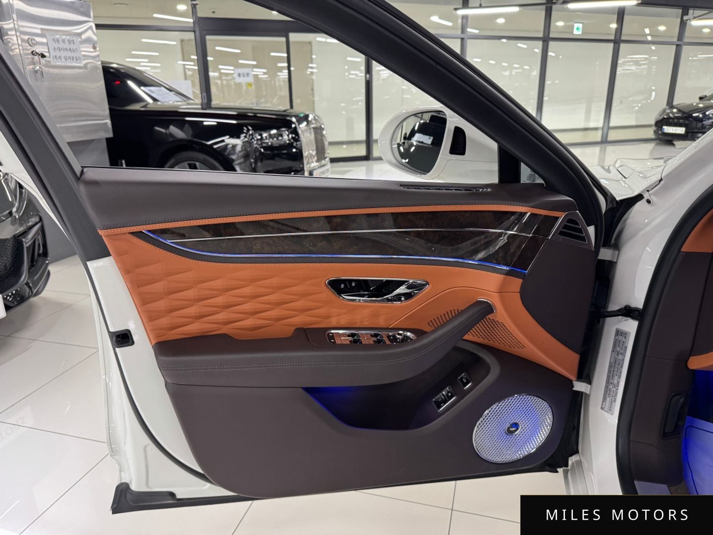 Bentley Flying Spur 2021 — миниатюра 7