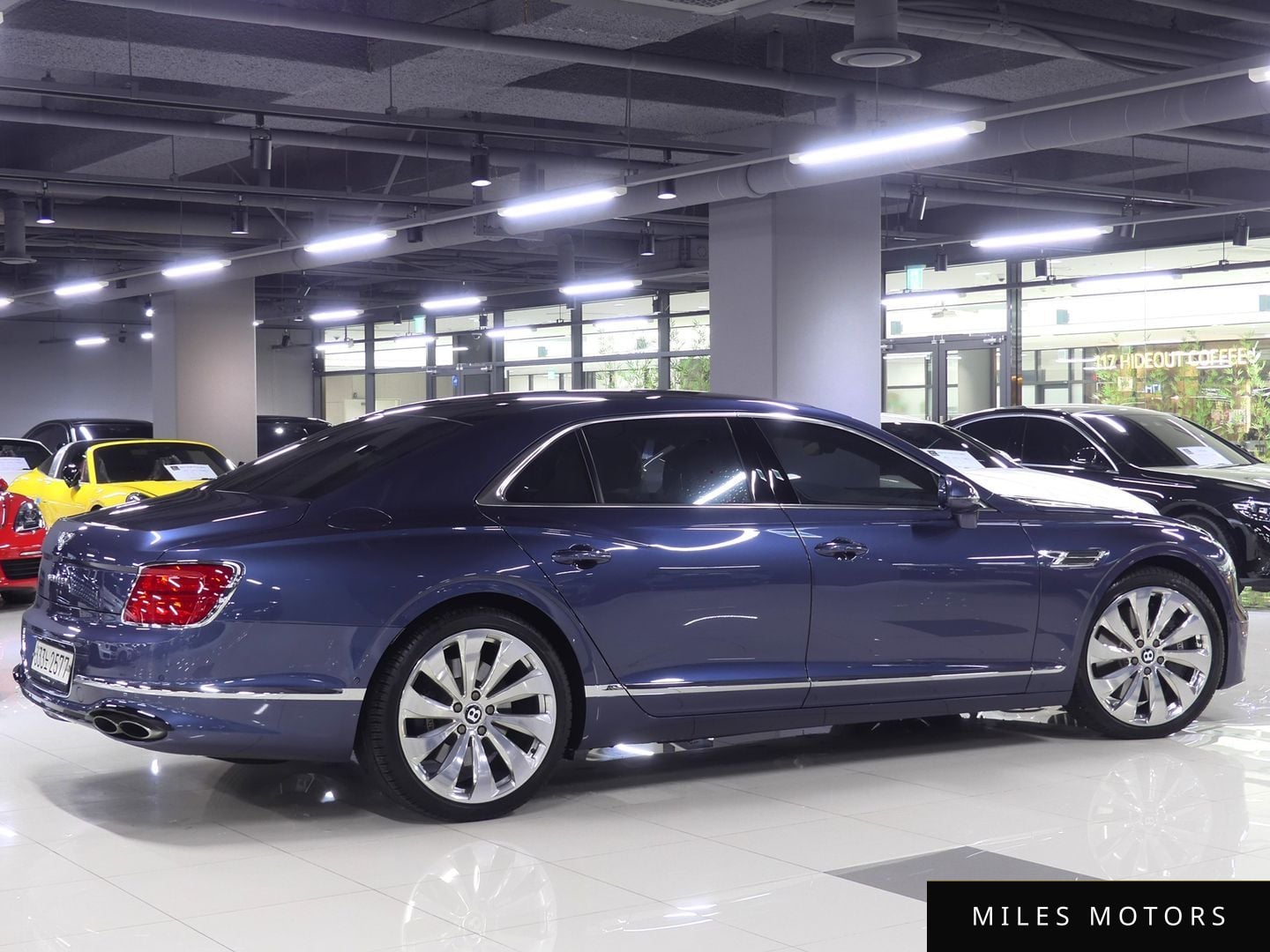 Bentley Flying Spur 2021 — миниатюра 2